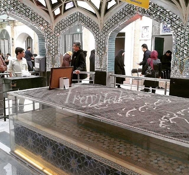 Feyz-e-Kashany Tomb 