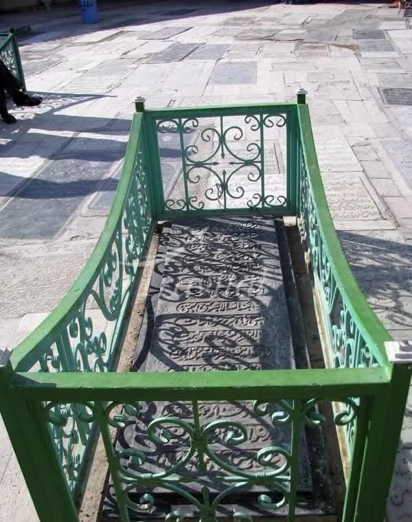 Mahd-e-Oliya Tomb 