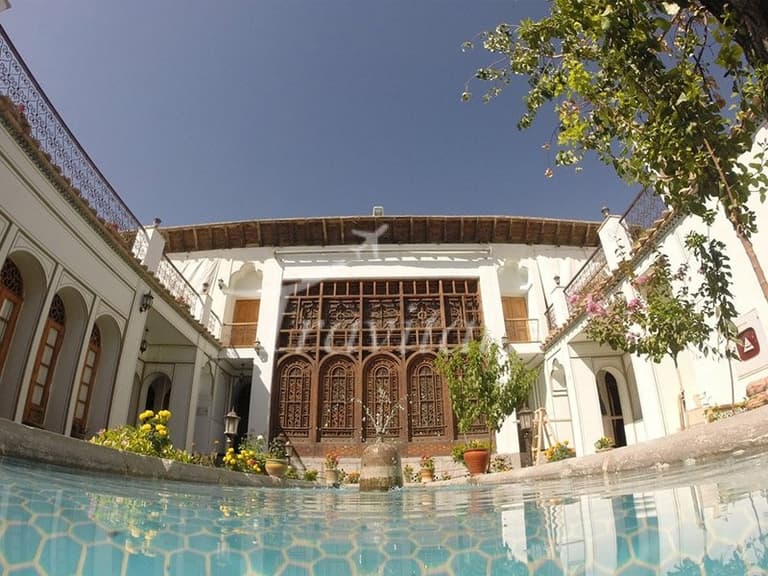 Atigh Traditional Hotel – Isfahan