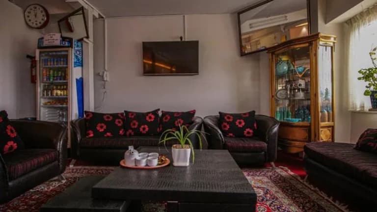 Ordibehesht Guest House – Hamedan