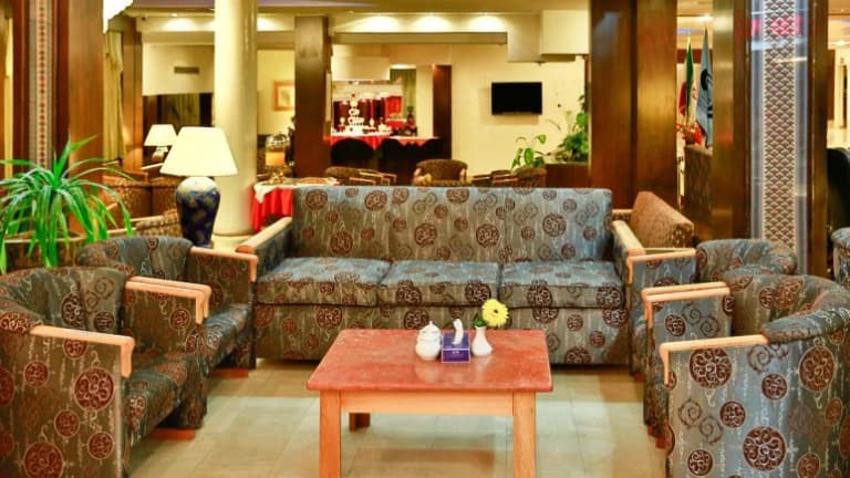 Laleh Hotel – Sarein