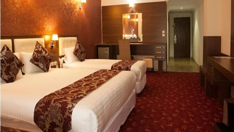 Bam Hotel – Borujen