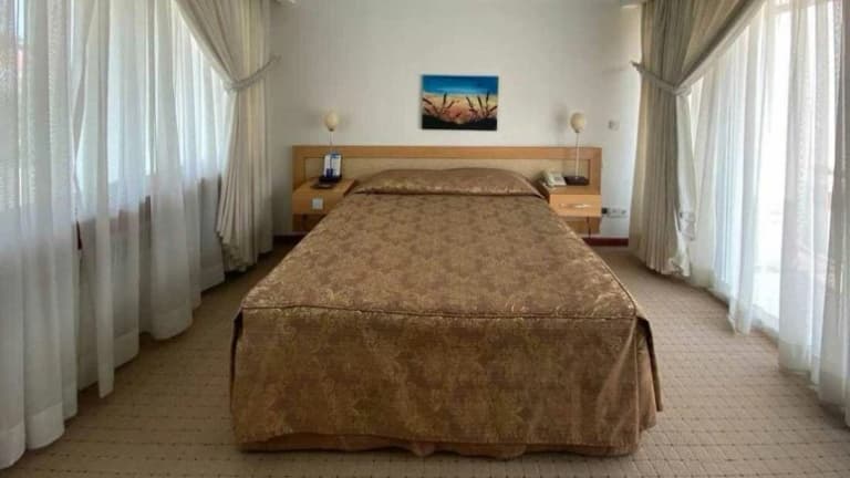 Narenjestan Hotel – Izadshahr