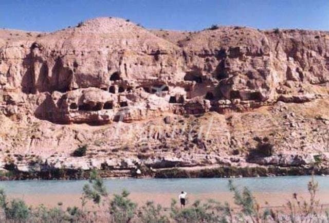 Chehel Khaneh Historical Caves – Dashtestan (Burazjan)
