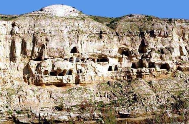 Chehel Khaneh Historical Caves – Dashtestan (Burazjan) - view 2