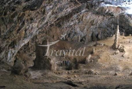 Shegeft Yazdan Cave
