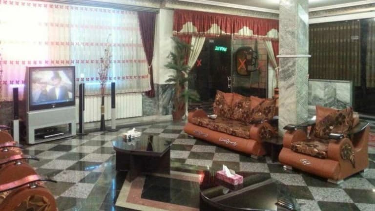 Laleh Hotel – Bonab